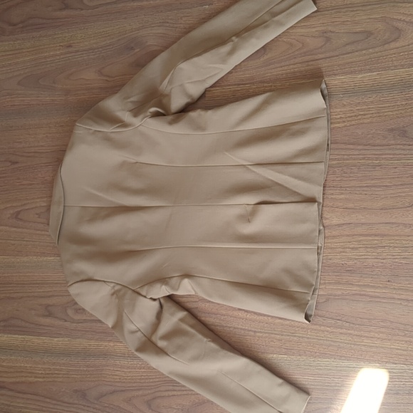 Tan long sleeve blazer size medium - Picture 5 of 5